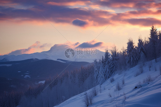 冬日雪山的风景图片