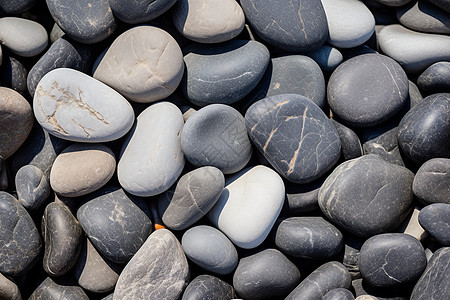 海滩上的自然石图片