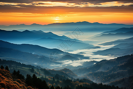 云雾中的山脉夕阳下的山谷背景