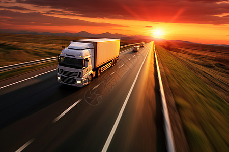 日落时公路上的运输卡车图片