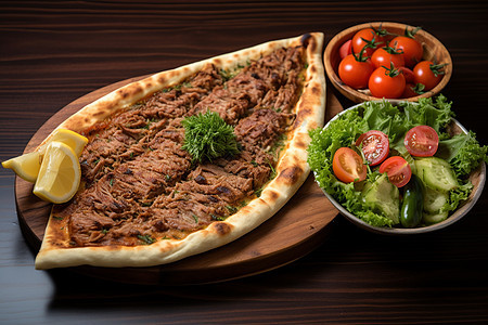 美味传统的土耳其皮塔图片