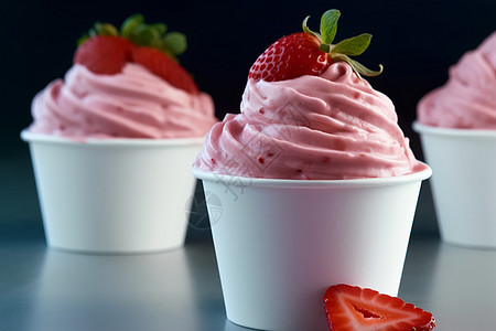 诱人香甜的草莓冰淇淋图片