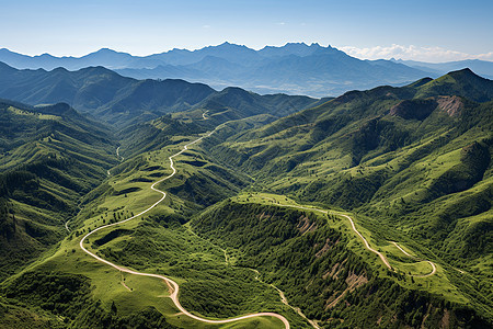 山脉中蜿蜒的道路背景图片