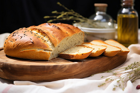木板上健康美味的面包图片