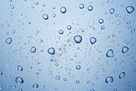 下雨的透明雨滴图片