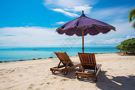 椅子和遮阳伞在海滩上背景图片