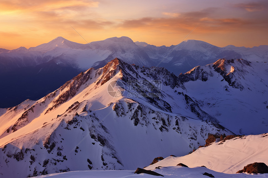 美丽的雪山风景图片