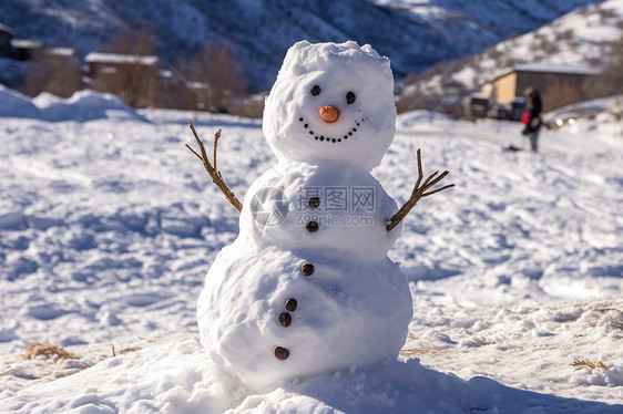 冬日雪景中的雪人图片