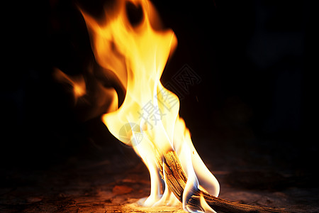 火柴燃烧的火焰图片