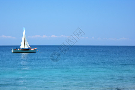 平静海面上漂浮的帆船图片