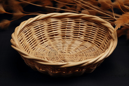 古朴的手工编织篮子图片
