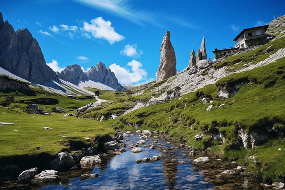 山峰和草地的风景图片