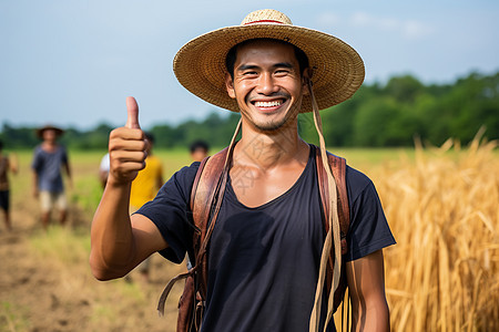 农田中笑容开朗的农民背景图片