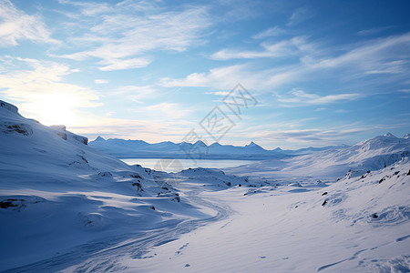 攀登雪山寒冬之中的雪山奇景背景