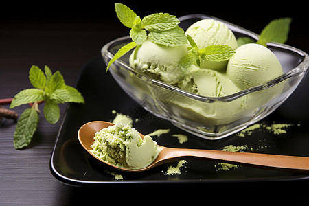 清爽的绿茶薄荷冰淇淋图片