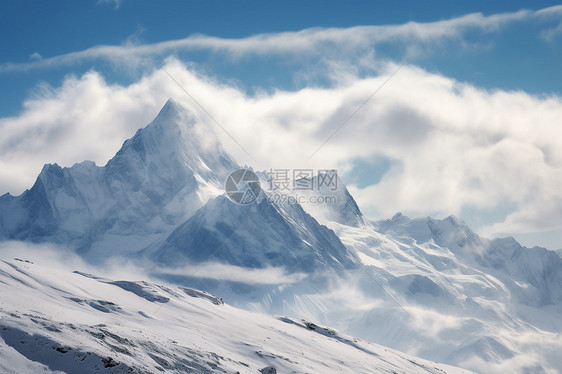 冰雪覆盖下的雪山美景图片
