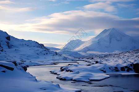 北冰洋冰封的雪山背景