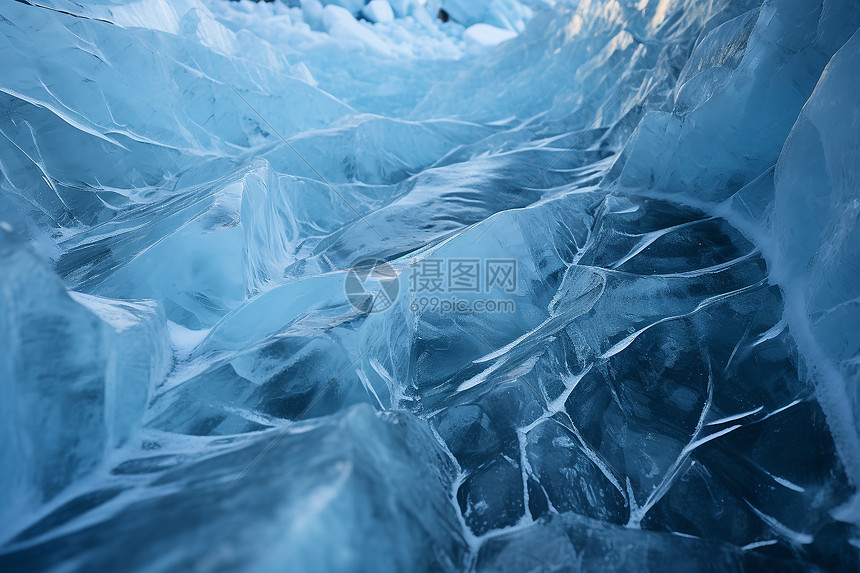 冰山里的冰洞图片