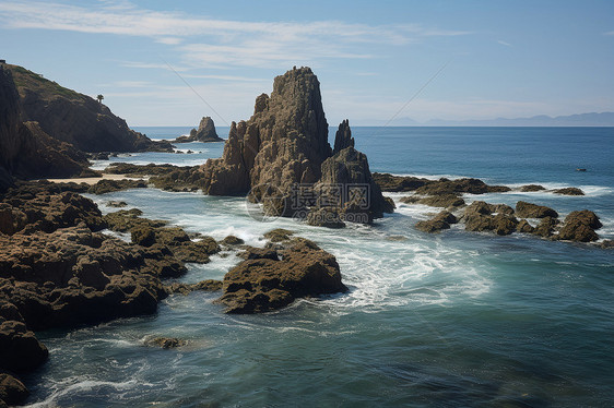 海浪冲击着岩石图片