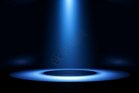 一束光照射在圆形台面上图片