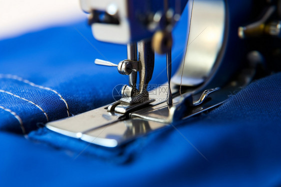 缝纫机缝纫蓝布图片
