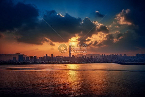日落下的海边城市图片
