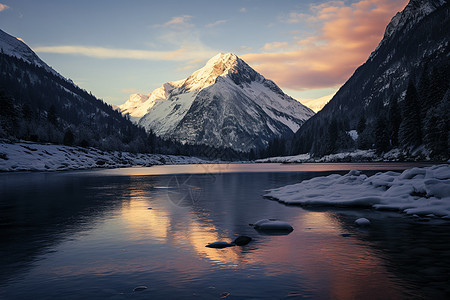 雪山前的湖泊图片