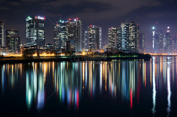 夜幕下华丽的城市风光图片