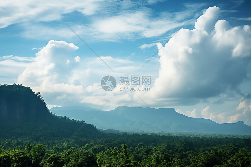 云雾缭绕的自然风景图片