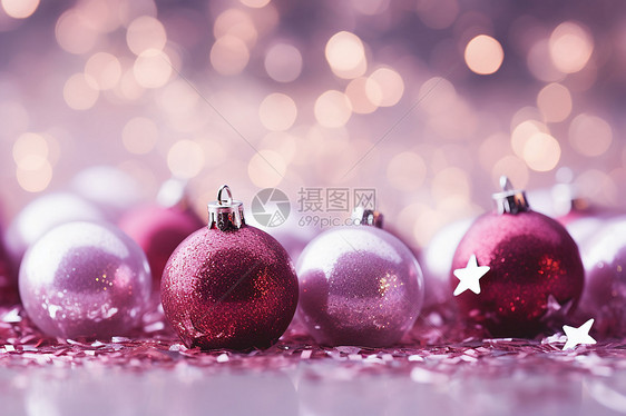 庆祝圣诞节的粉色装饰球图片