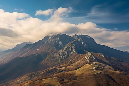 壮观的山间高峰景观图片