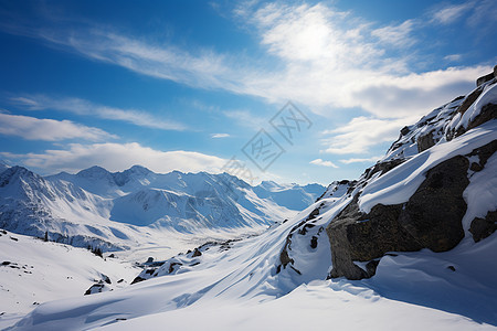 雪山中的冰川山脉图片