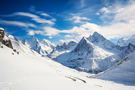 巍峨的雪山图片