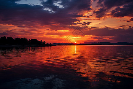 美丽的落日湖面图片