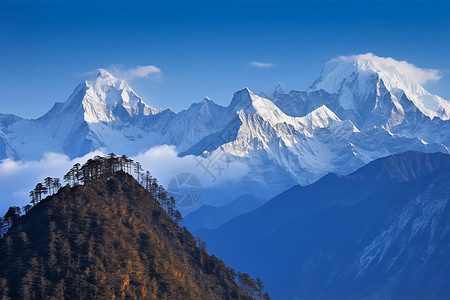 雄伟山峰背景图片