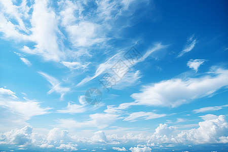 湛蓝天空下的白云图片