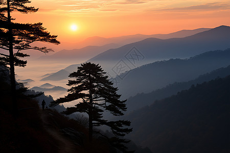 人站在山丘上背景图片