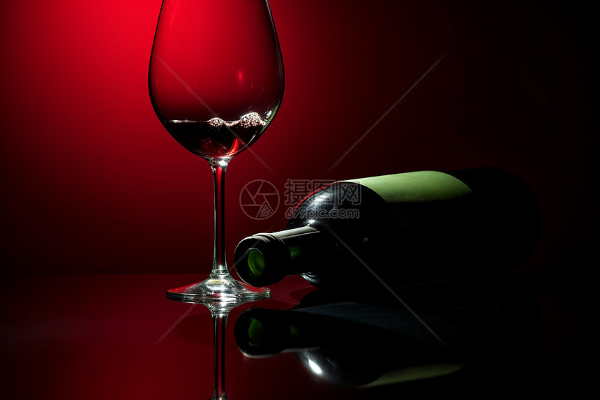 美味的杯子红酒图片