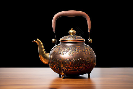 木制桌子上的古式茶壶图片