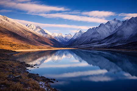 西藏的雪山山脉图片