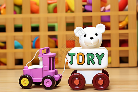 玩具火车上有一只玩具熊图片