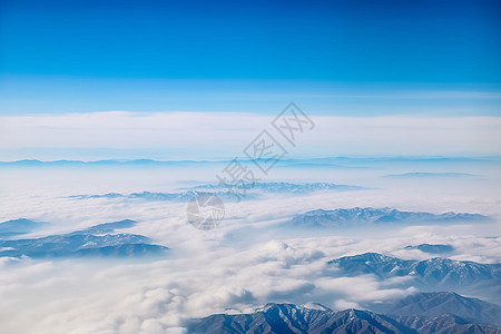 山脉和蓝天白云图片