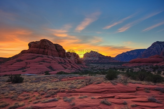 云彩绚烂的亚利桑那红岩景观图片