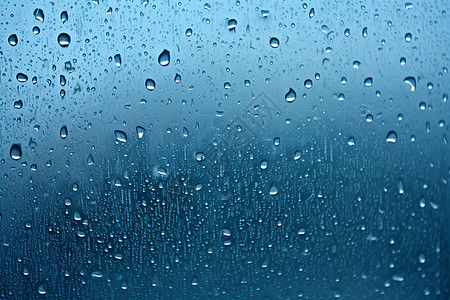 雨中玻璃上的水滴图片