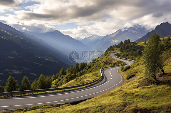 蜿蜒的公路图片