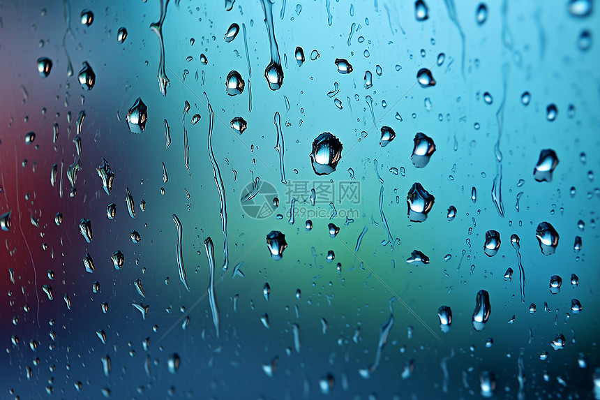 雨后窗户滚落的雨滴图片