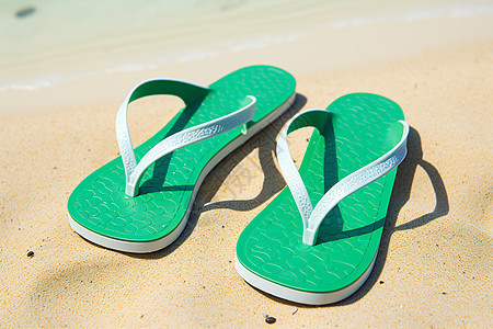 海滩上的绿色拖鞋图片
