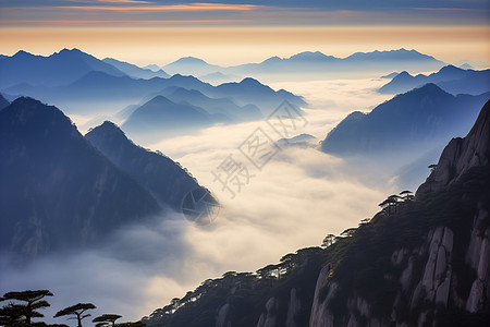 云海间的山峦背景图片