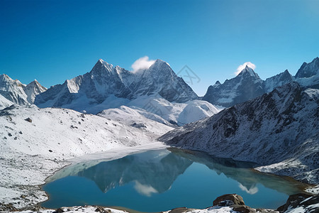 雪山与湖泊的壮丽景色图片