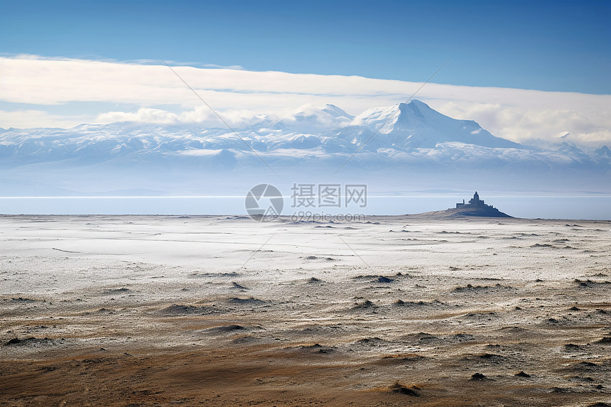 冬季壮观的海边山脉图片